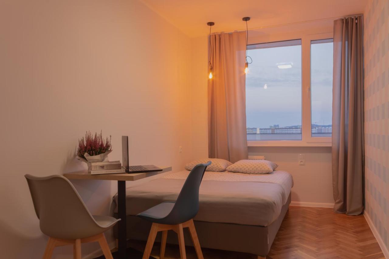 Initium Rooms - Pokoje Na Wynajem - Obroncow Wybrzeza 4D Danzig Exterior foto